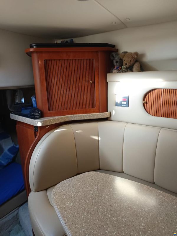 Rinker 320 Fiesta Vee