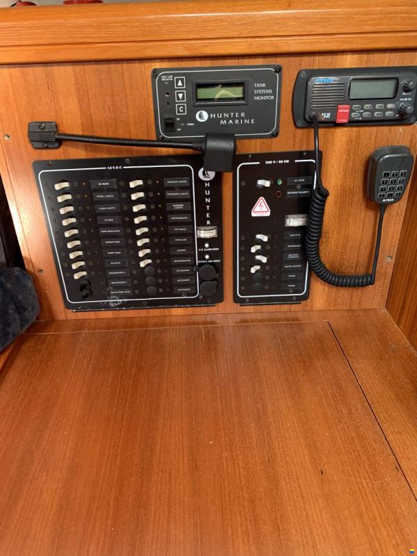 Hunter Marine 306