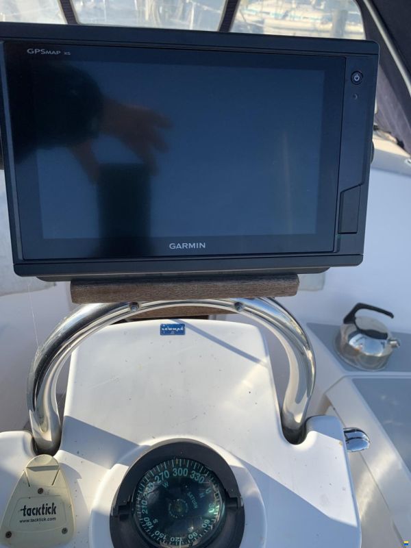 Hunter Marine 306