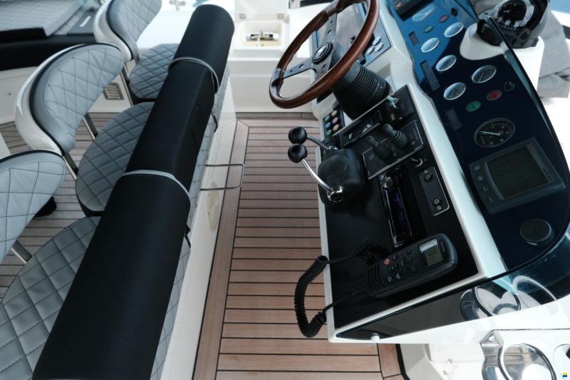Fairline Squadron 52