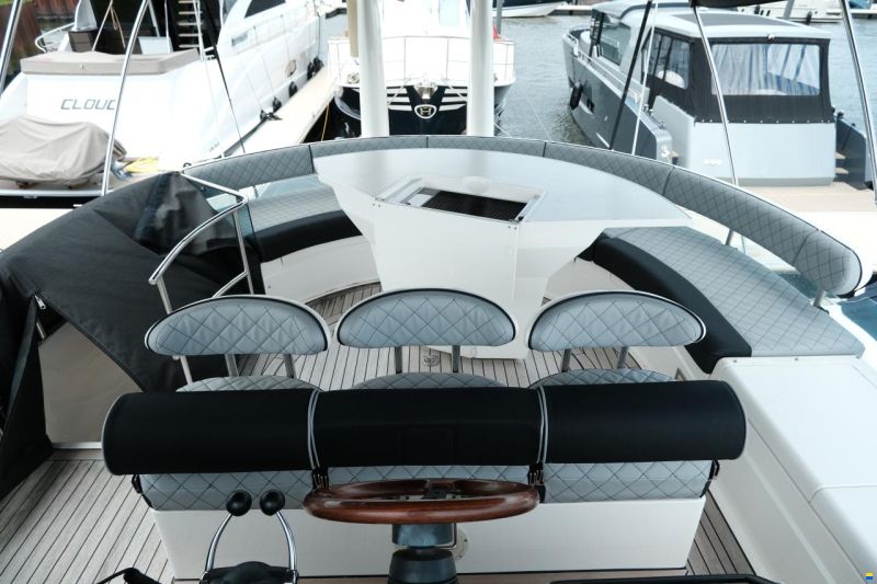 Fairline Squadron 52
