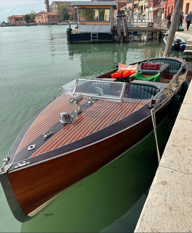 Hacker-Craft Classic Tender