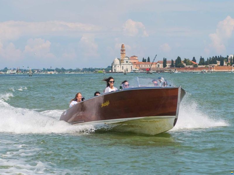 Hacker-Craft Classic Tender