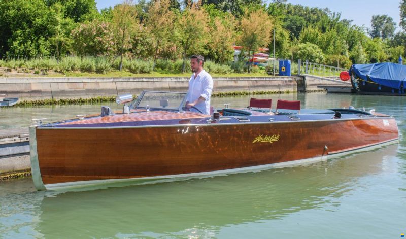 Hacker-Craft Classic Tender