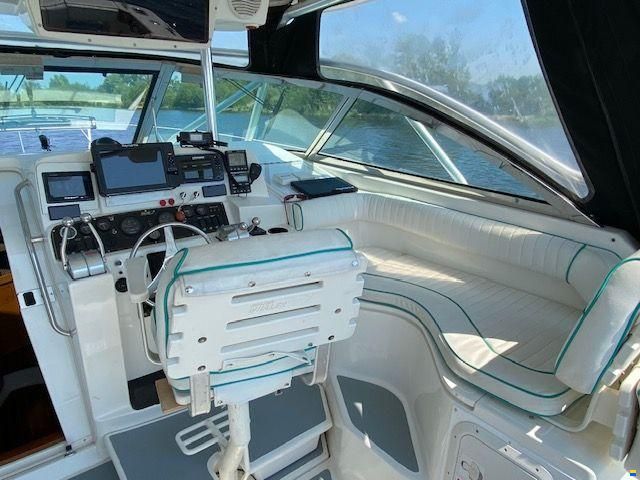 Boston Whaler 340 Defiance