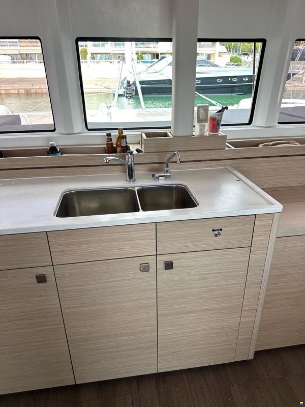 Lagoon 43