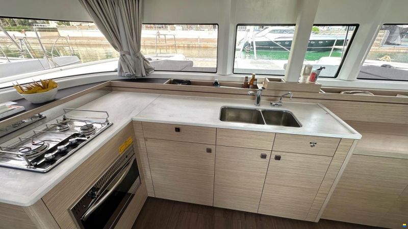 Lagoon 43