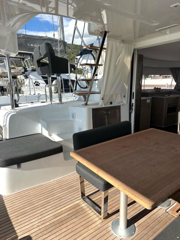 Lagoon 43