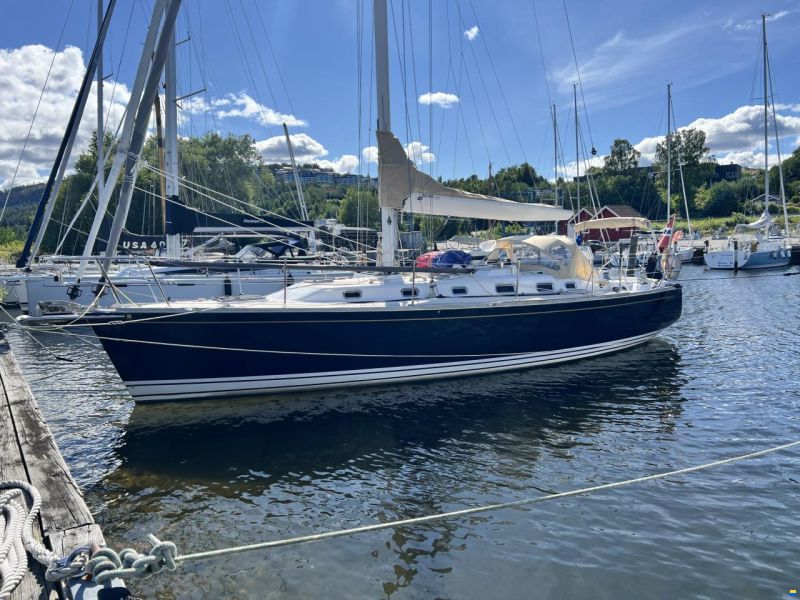 Tartan 3700