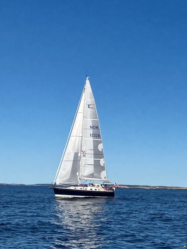 Tartan 3700