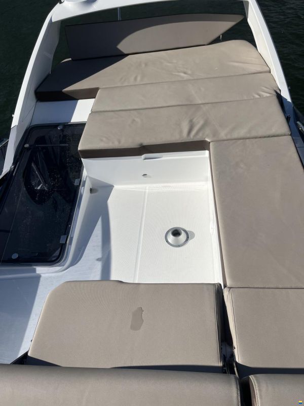 Galeon 360 Fly