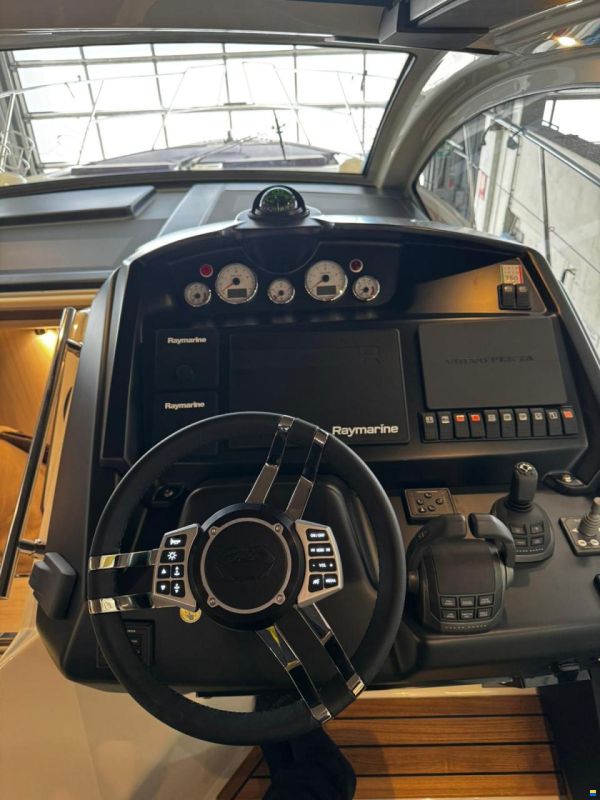 Cranchi M44 HT