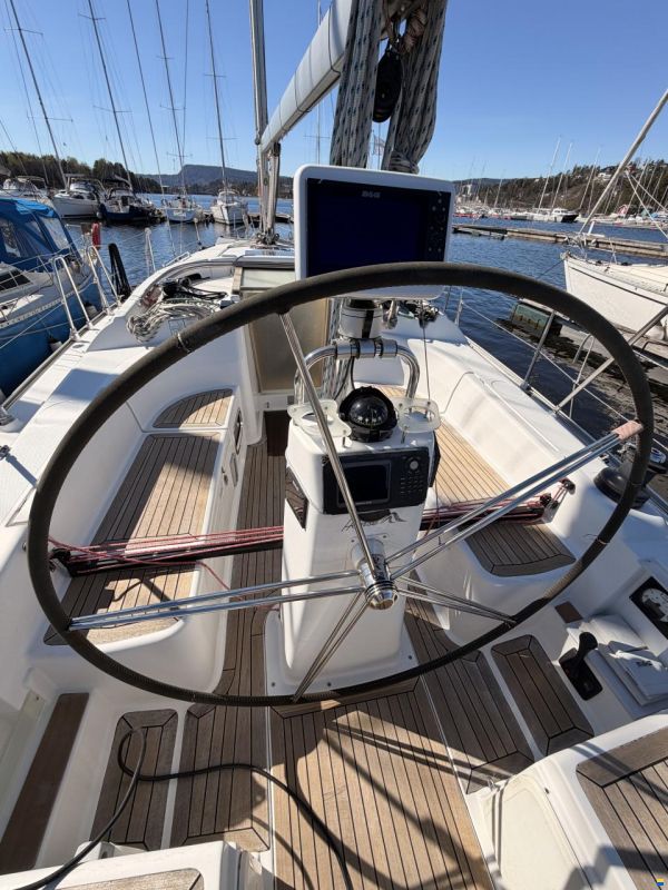 Hanse 370