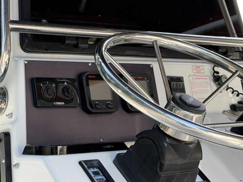 Boston Whaler Outrage 21