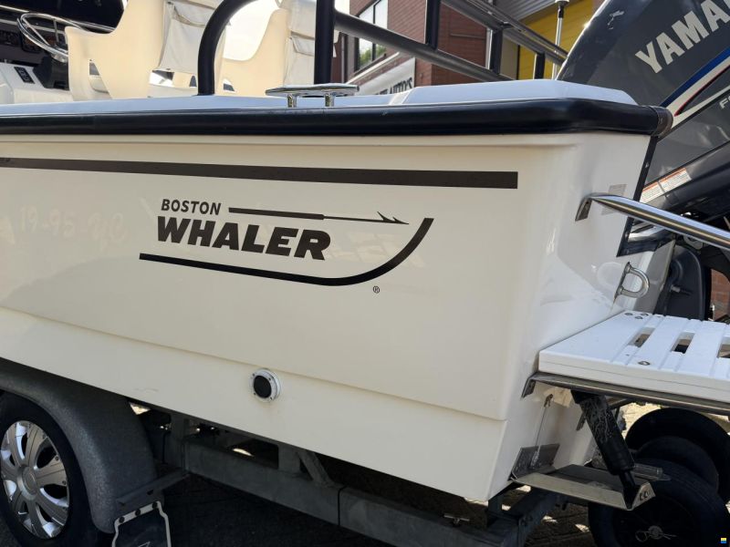 Boston Whaler Outrage 21