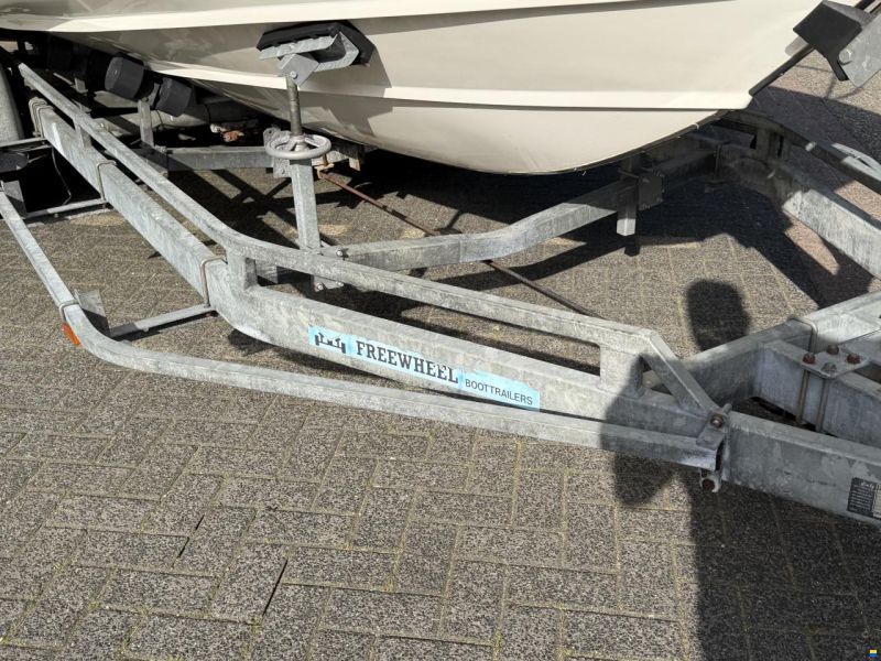 Boston Whaler Outrage 21