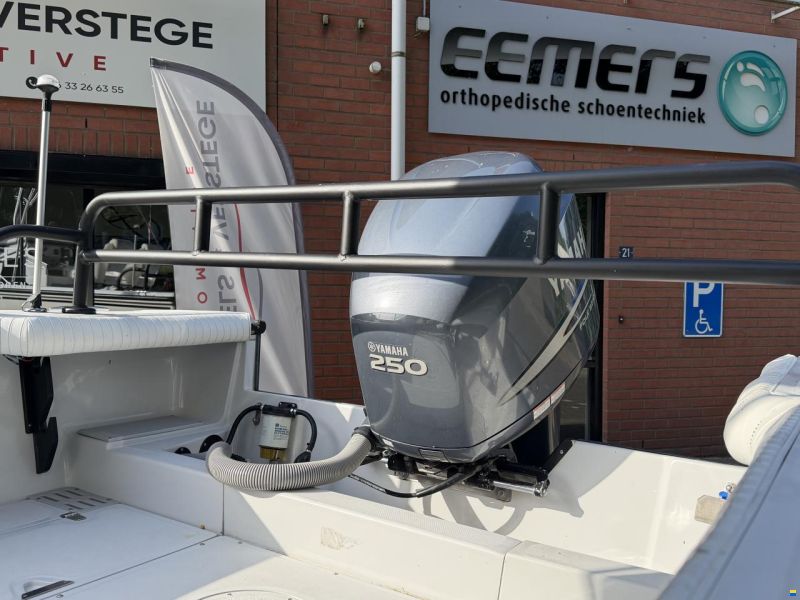 Boston Whaler Outrage 21