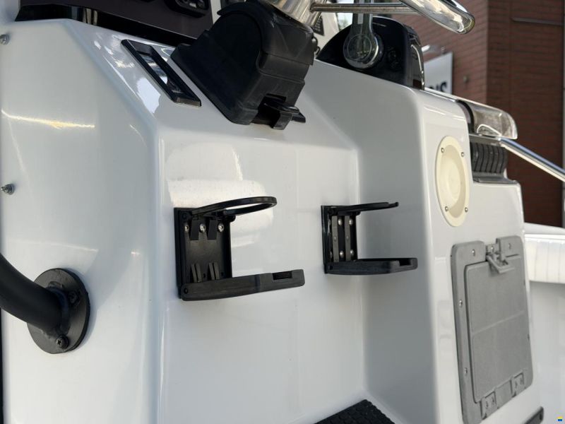 Boston Whaler Outrage 21