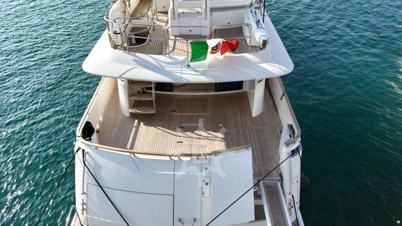 Fairline SQUADRON 74