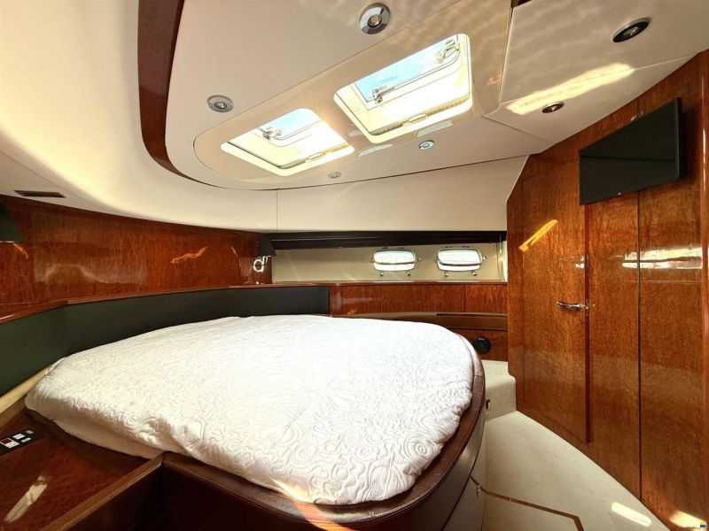 Fairline SQUADRON 74