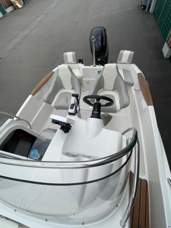 Quicksilver 555 Commander WA