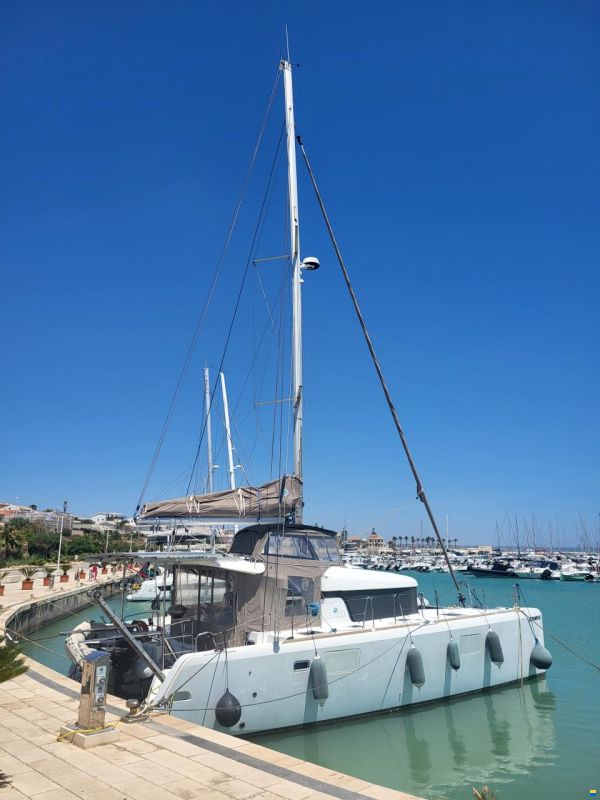 Lagoon 39