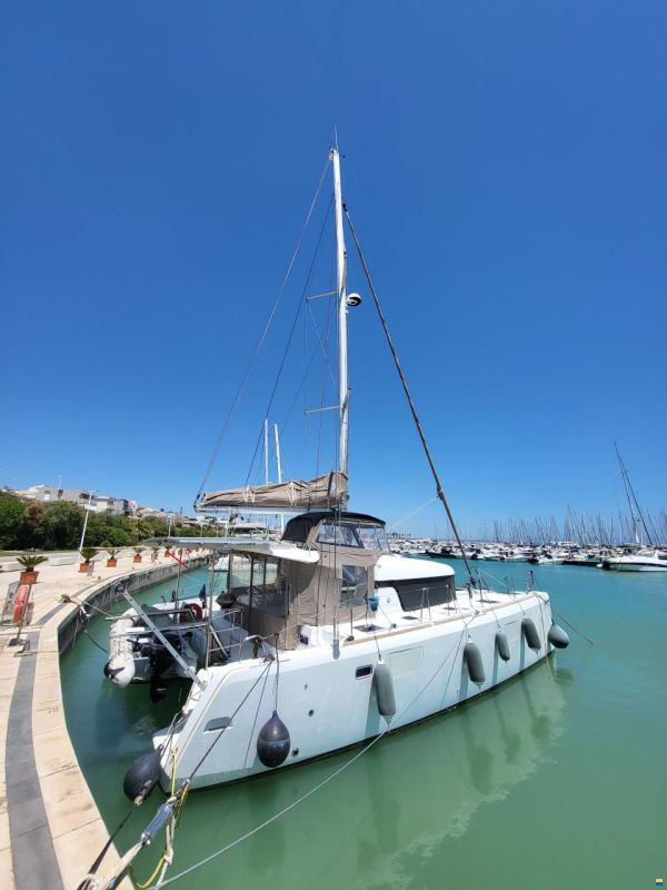 Lagoon 39