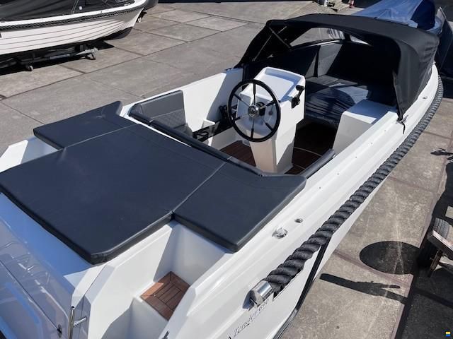 Aqua24 690 Tender