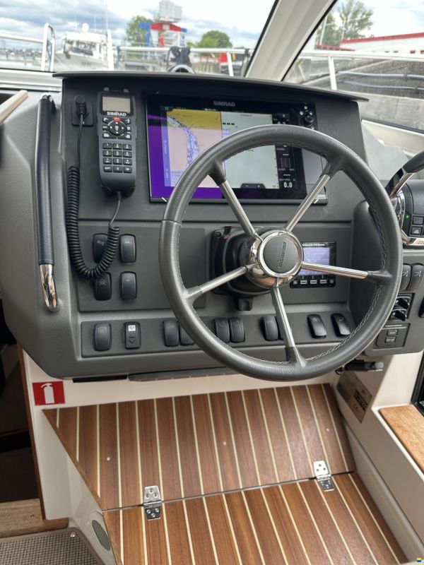 Nimbus 305 Coupe