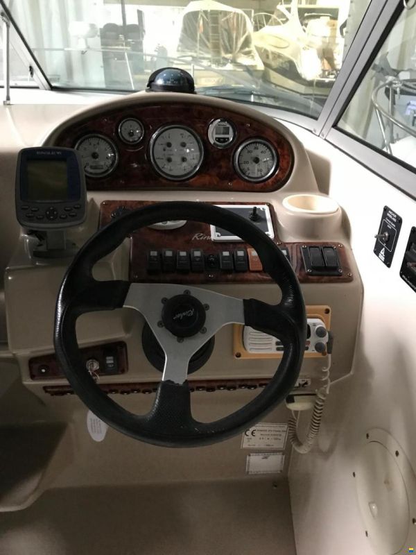 Rinker Fiesta VEE 270