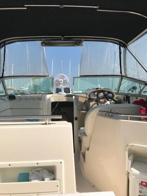 Rinker Fiesta VEE 270