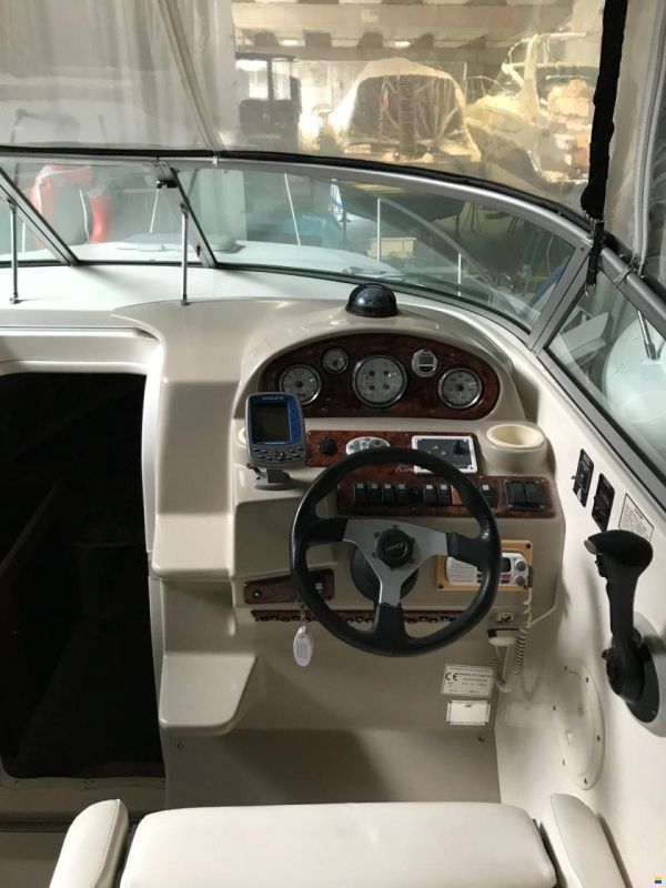 Rinker Fiesta VEE 270