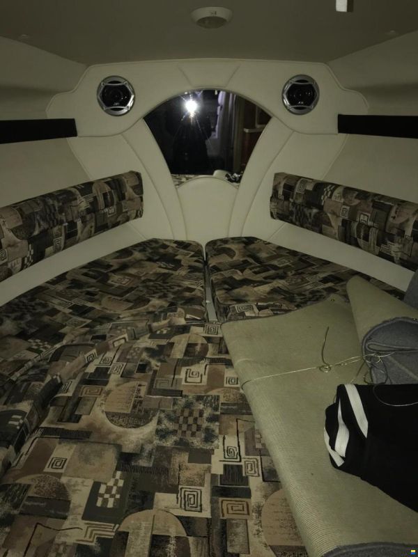 Rinker Fiesta VEE 270
