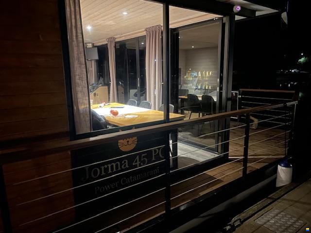 Husbåt Powercatamaran