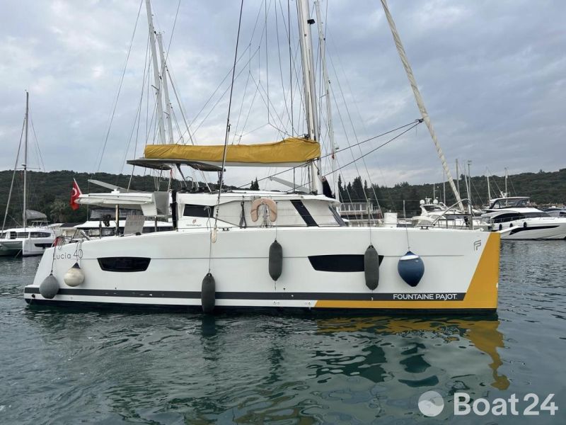 Fountaine Pajot Lucia 40