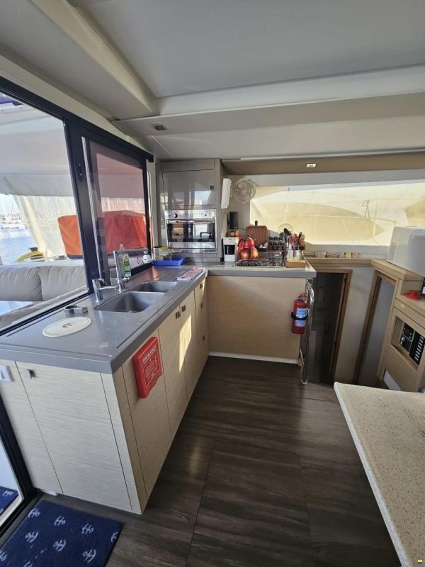 Fountaine Pajot Lucia 40