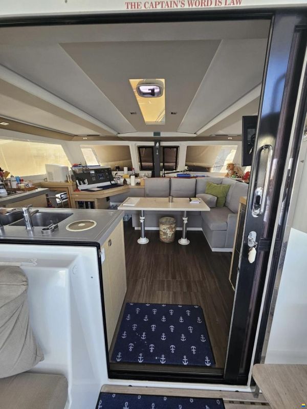 Fountaine Pajot Lucia 40