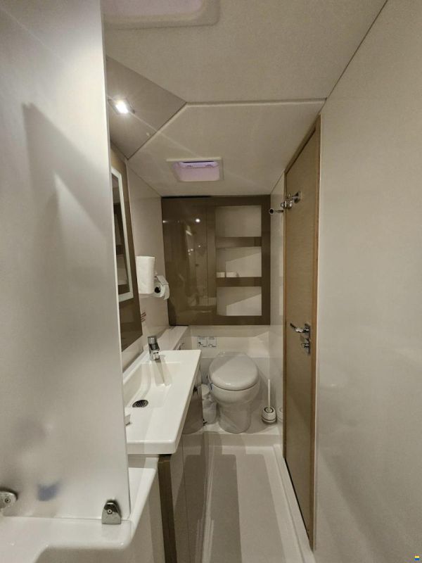 Fountaine Pajot Lucia 40