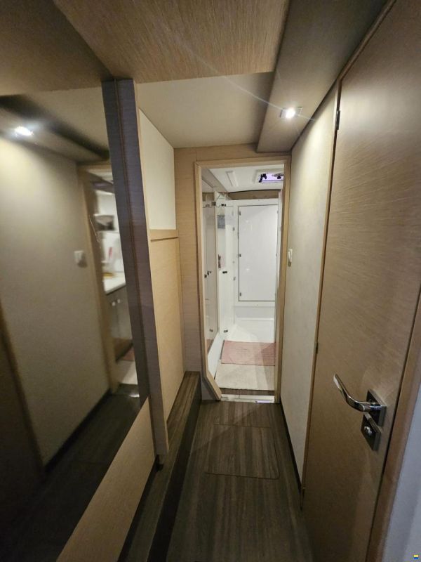 Fountaine Pajot Lucia 40