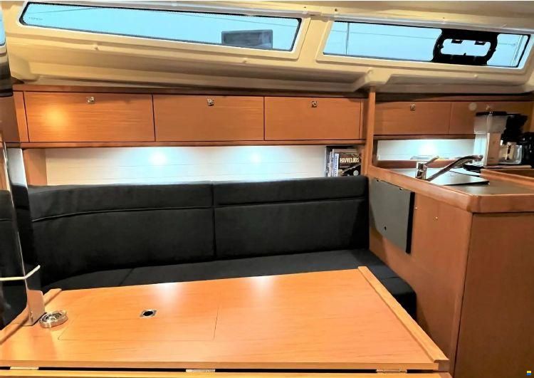Bavaria 34 cruiser