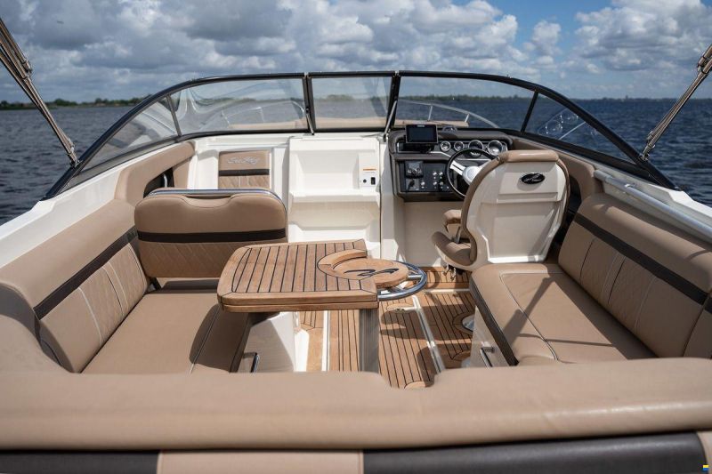 Sea Ray Sun Sport 250