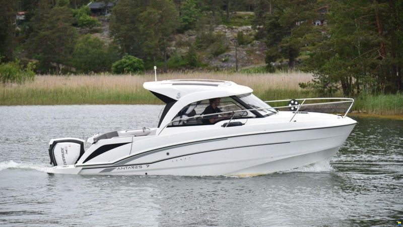 BENETEAU UTOMBORDARE ANTARES 7