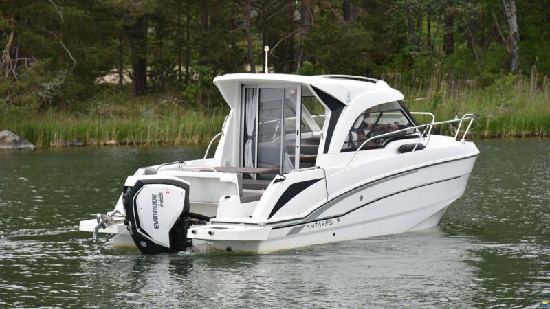 BENETEAU UTOMBORDARE ANTARES 7
