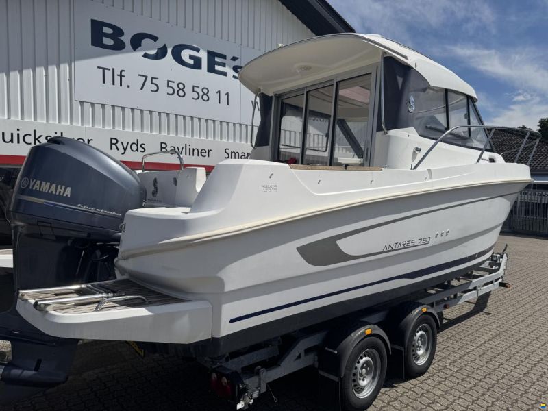 Beneteau Antares 780 med 225 hk Yamaha-EFI 4 takt