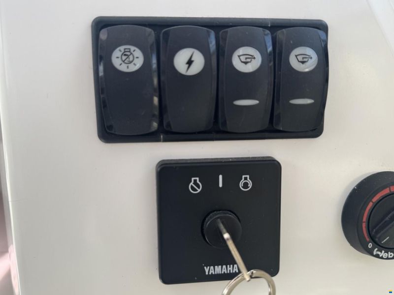 Beneteau Antares 780 med 225 hk Yamaha-EFI 4 takt