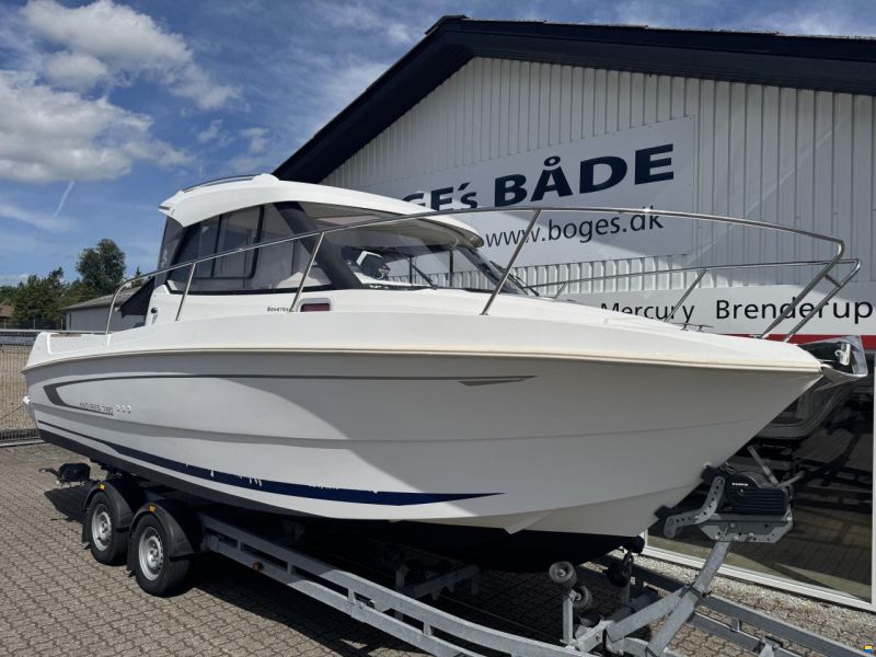Beneteau Antares 780 med 225 hk Yamaha-EFI 4 takt