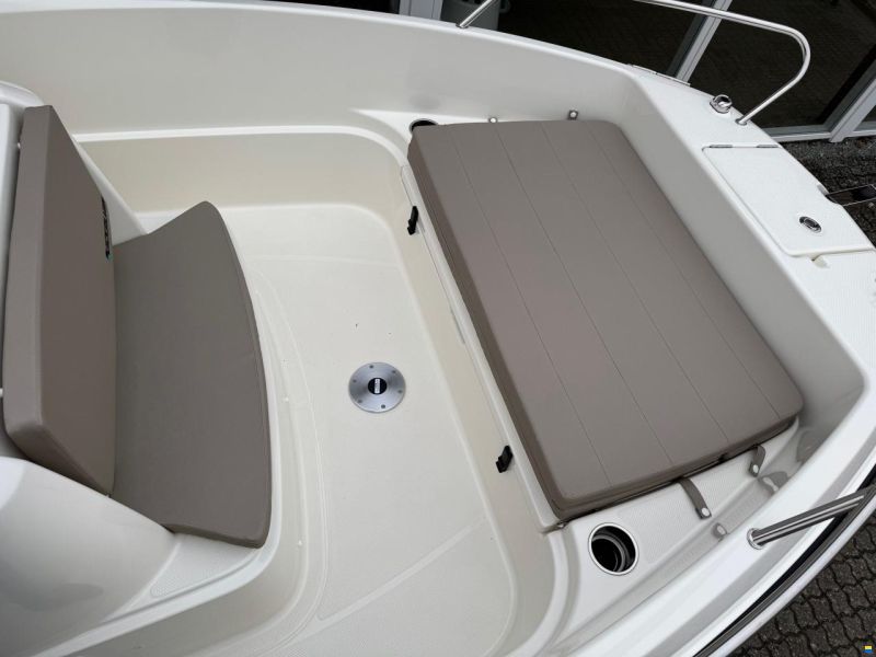 Quicksilver Activ 555 Open med 100 hk Me