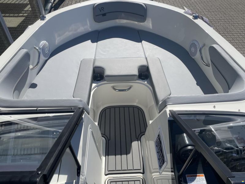 Byliner VR4 Bowrider med F115 ProXS Merc