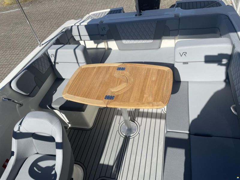 Byliner VR4 Bowrider med F115 ProXS Merc