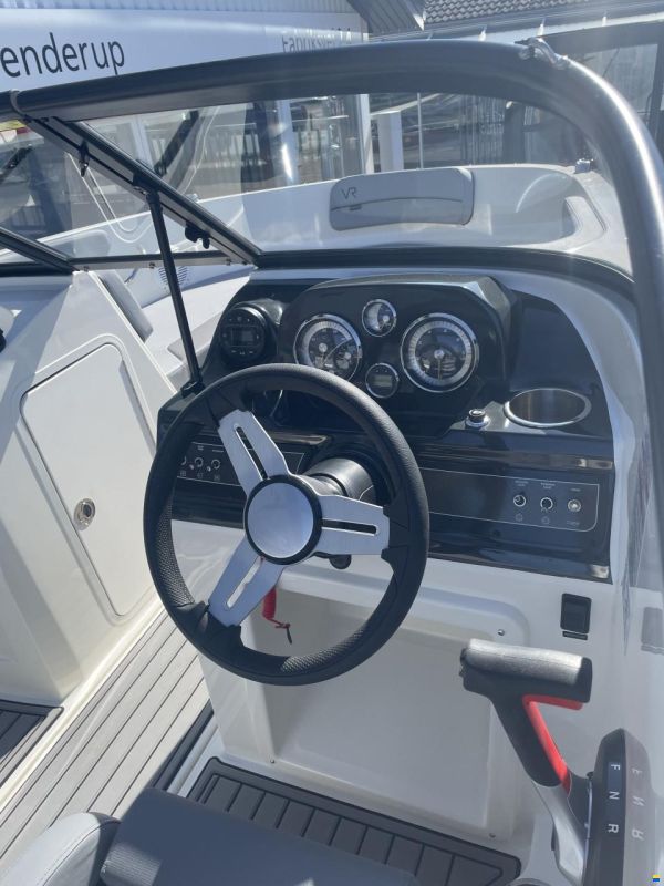 Byliner VR4 Bowrider med F115 ProXS Merc